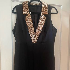Black sleeveless jumpsuit with cheetah collar